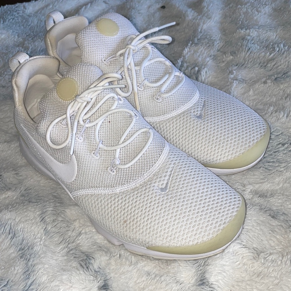 White Nike Presto